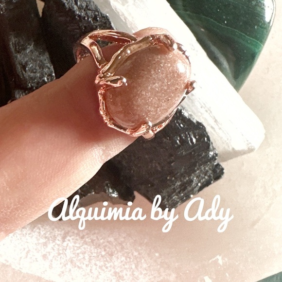 Peach moonstone rose gold Victorian gem ring - Picture 2 of 3